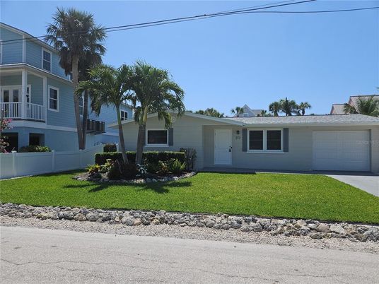 Attached, Exterior, Facade, Ranch