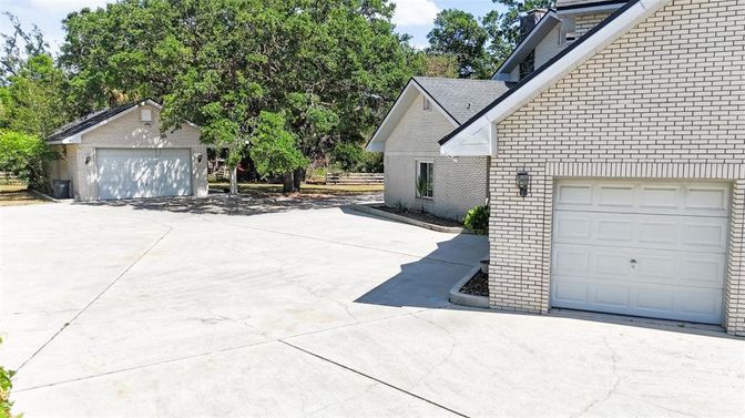 Detached Garage, Exterior