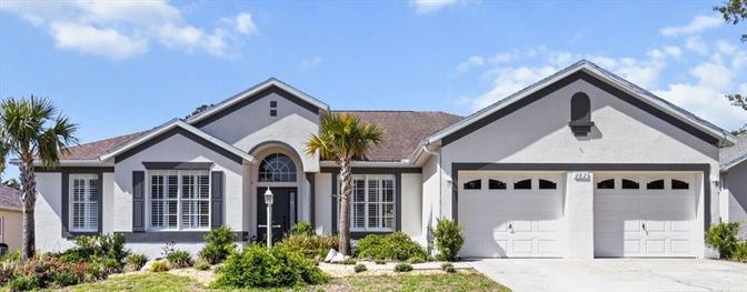 Attached, Exterior, Facade, Ranch