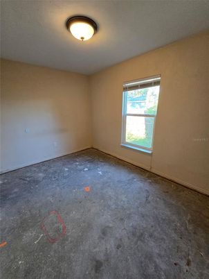 Empty room, Interior