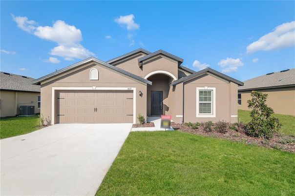 Attached, Exterior, Facade, Ranch