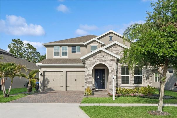 Attached, Exterior, Facade, Mediterranean