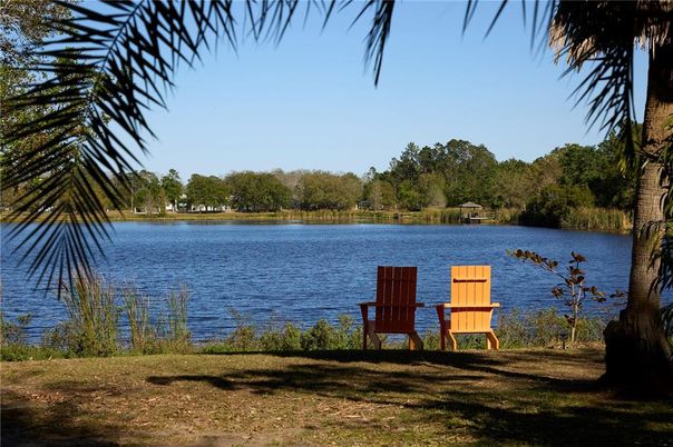 Exterior, Lake
