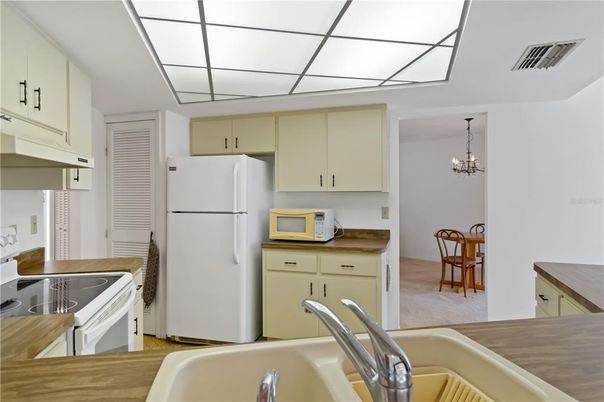 Chandelier, Dining room, Interior, Kitchen