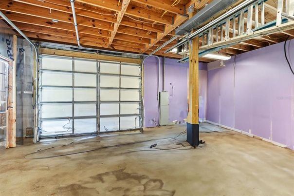 Garage, Interior, Wooden Beams