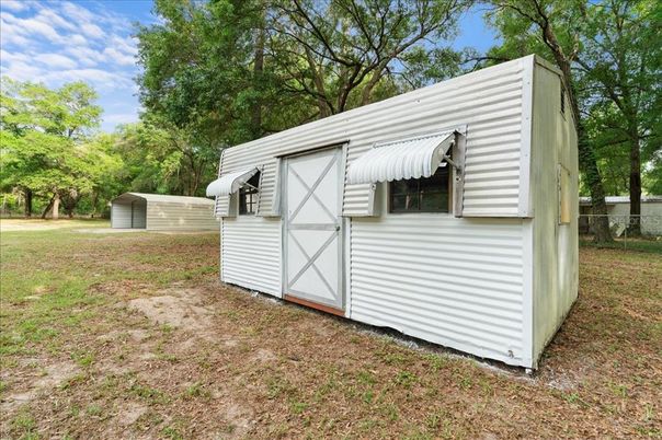 Backyard, Exterior