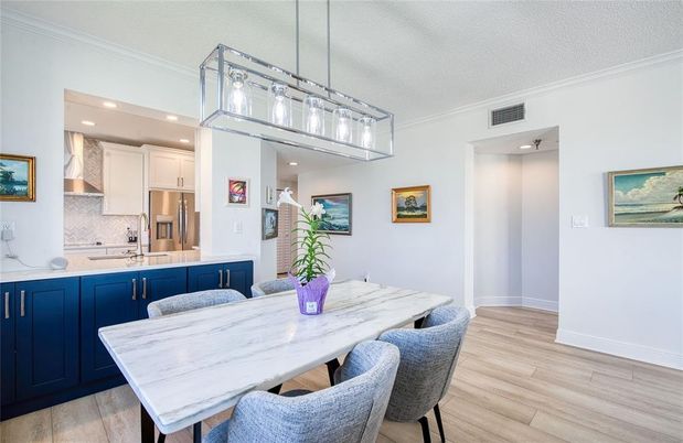 Dining room, Interior, Kitchen, Pendant Lights, Recessed Lighting, Wood Texture Flooring