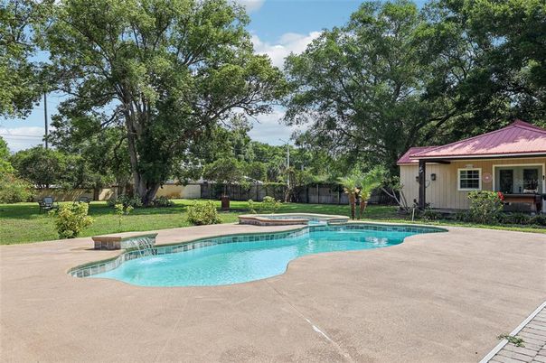 Exterior, Pool