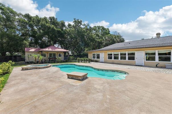 Exterior, Pool