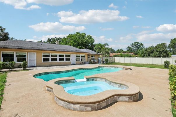 Exterior, Pool