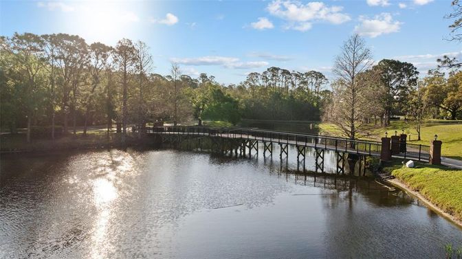 Exterior, Lake