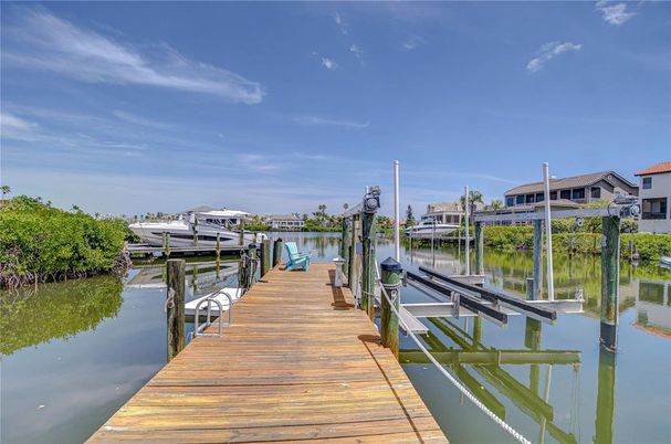 Exterior, Lake