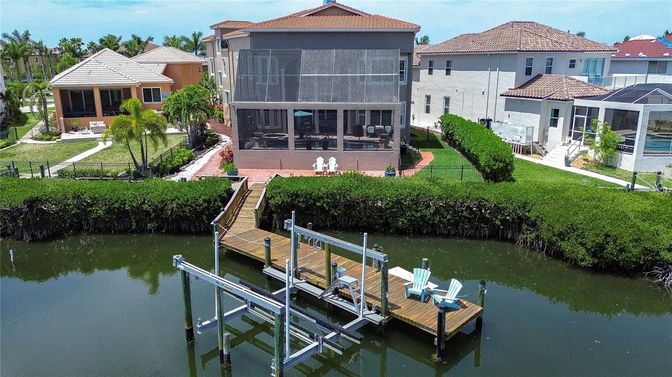 Exterior, Lake