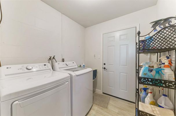 Interior, Utility Closets, Washer, Wood Texture Flooring