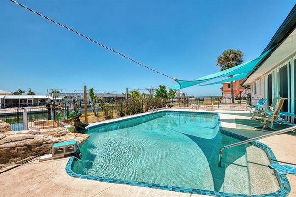 Exterior, Pool
