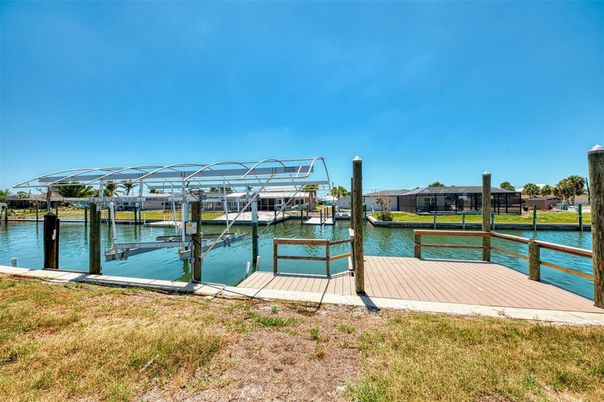 Exterior, Lake