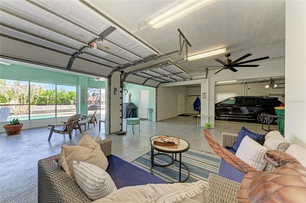 Garage, Interior