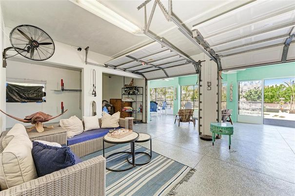 Garage, Interior