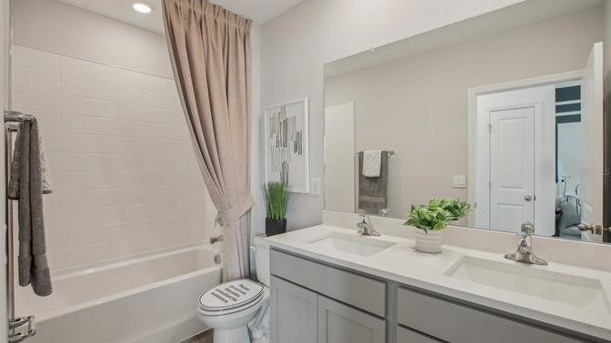 Bathroom, Dual Sink Vanities, Interior, Recessed Lighting