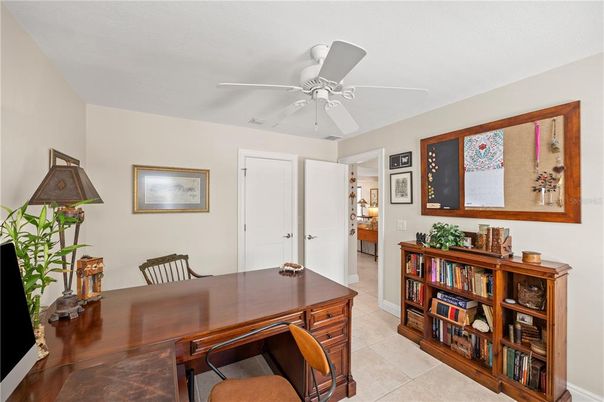Home Office, Interior