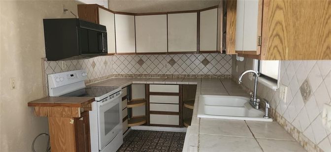 Interior, Kitchen, Tile Countertops