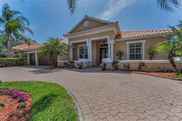 Attached, Exterior, Facade, Mediterranean