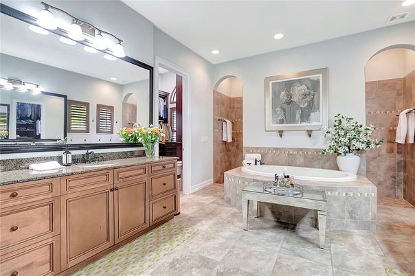 Bathroom, Dual Sink Vanities, Interior, Recessed Lighting