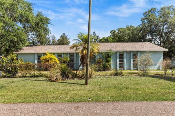 Backyard, Exterior, Facade, Ranch