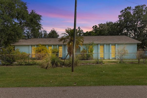 Backyard, Exterior, Facade, Ranch
