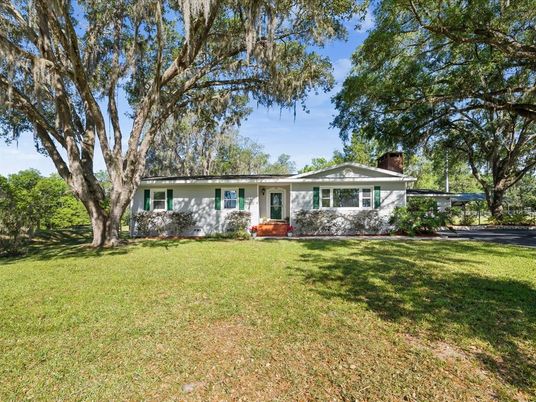 Backyard, Exterior, Facade, Ranch