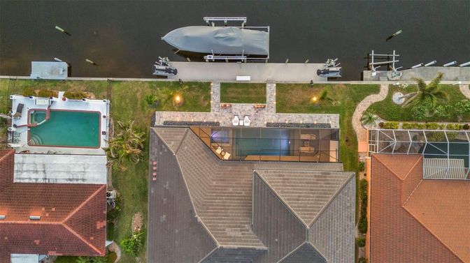 Exterior, Drone