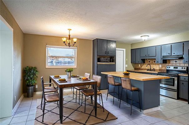 Chandelier, Dining room, Interior, Kitchen, Stainless Steel Appliances