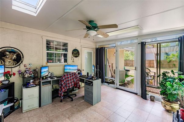 Home Office, Interior