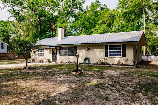 Backyard, Exterior, Facade, Ranch