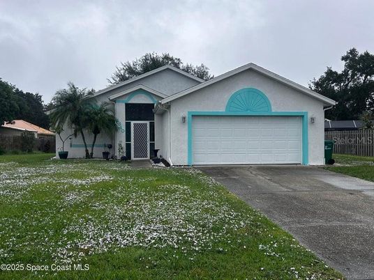 Attached, Exterior, Facade, Ranch
