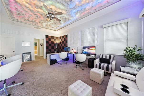 Home Office, Interior