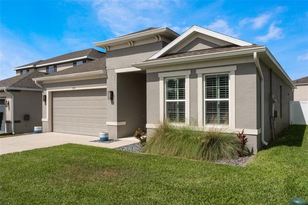 Attached, Exterior, Facade, American Craftsman