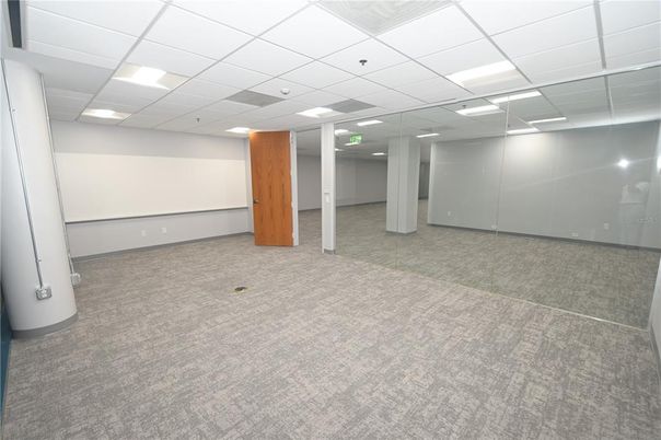 Empty room, Interior, Recessed Lighting