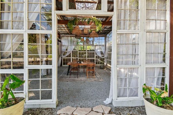 Dining room, Interior