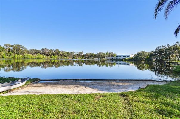 Exterior, Lake