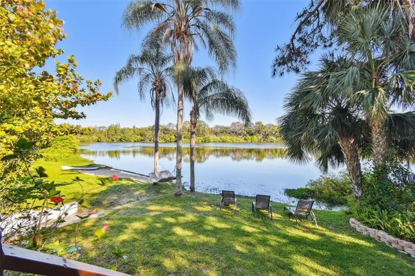 Exterior, Lake