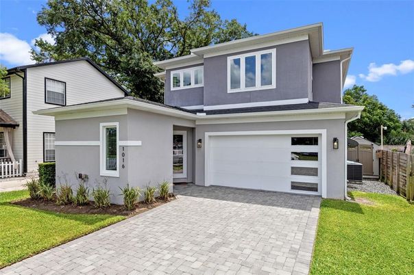 Attached, Exterior, Facade, Modern