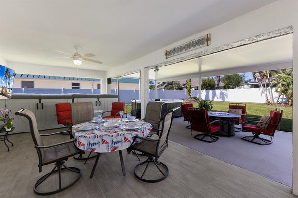 Dining room, Exterior