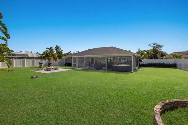 Backyard, Exterior, Hot Tub