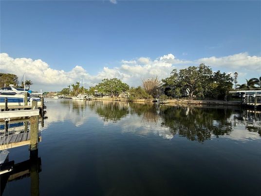 Exterior, Lake