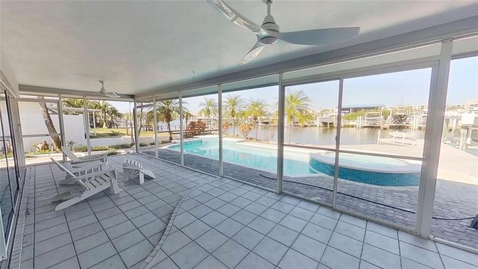 Interior, Sun Room, Water