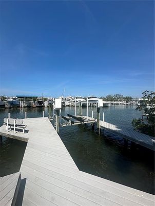 Exterior, Lake