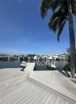 Exterior, Lake