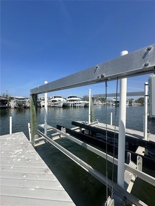 Exterior, Lake