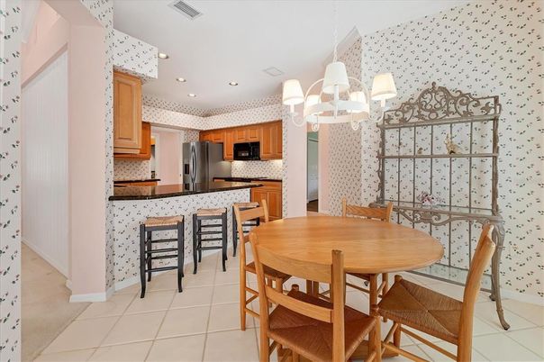 Chandelier, Dining room, Interior, Kitchen, Recessed Lighting, Stainless Steel Appliances